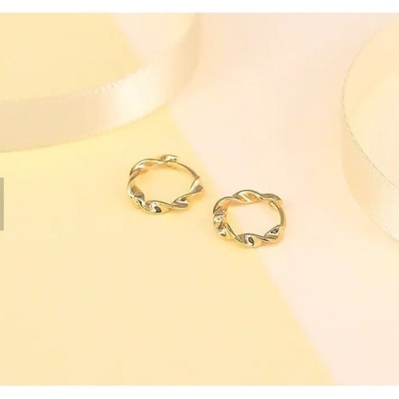 Huggie Earrings Gold Earrings Dainty Wave huggie Minimalist Earrings Adorable - Picture 7 of 16